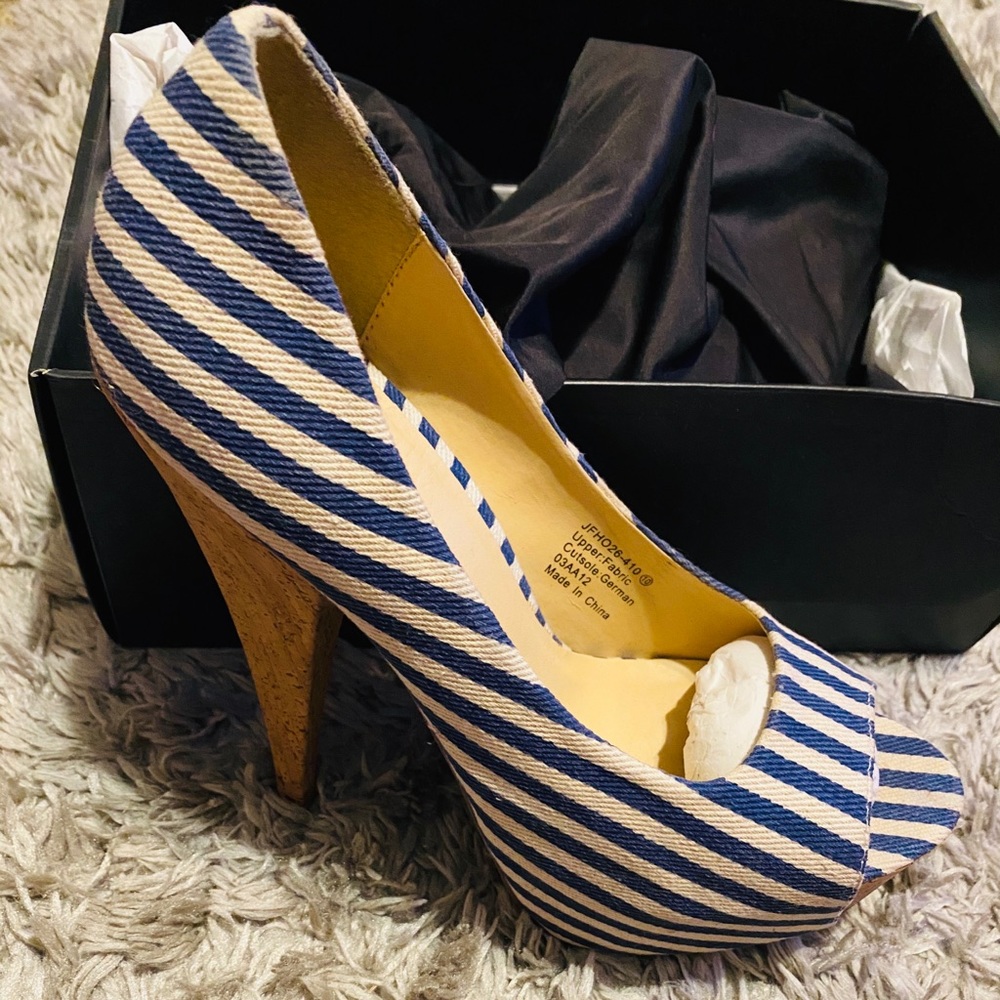 Peep toe Platforms